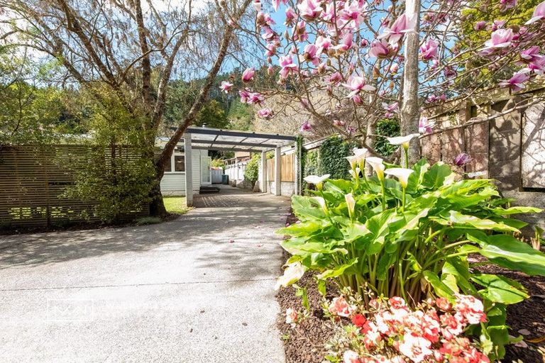 Photo of property in 5 Elmslie Road, Pinehaven, Upper Hutt, 5019