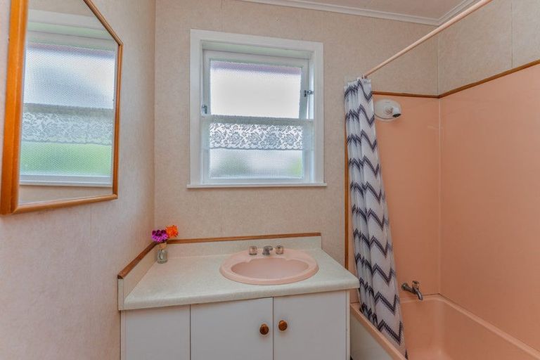 Photo of property in 64 Michael Road, Paraparaumu Beach, Paraparaumu, 5032