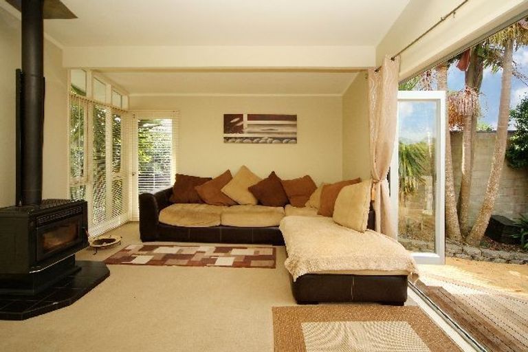 Photo of property in 48 Knightsbridge Drive, Forrest Hill, Auckland, 0620