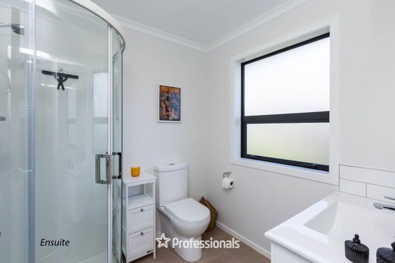 Photo of property in 5 Nikau Lane, Timberlea, Upper Hutt, 5018