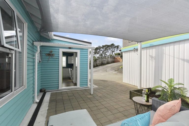 Photo of property in 61 Pioneer Road, Moturoa, New Plymouth, 4310