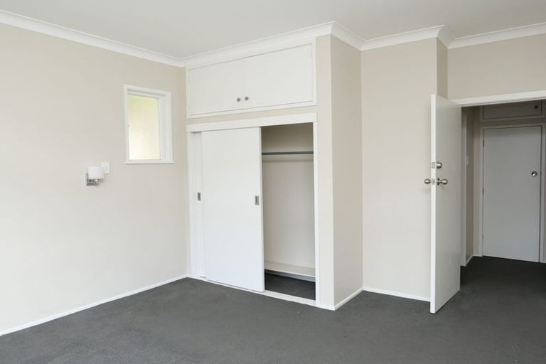 Photo of property in 70 Kelburn Parade, Kelburn, Wellington, 6012