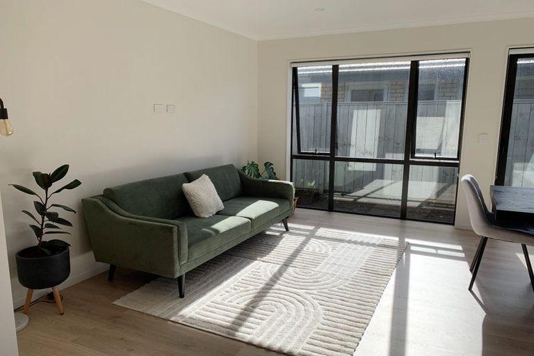 Photo of property in 34 Waituarua Drive, Takanini, 2112