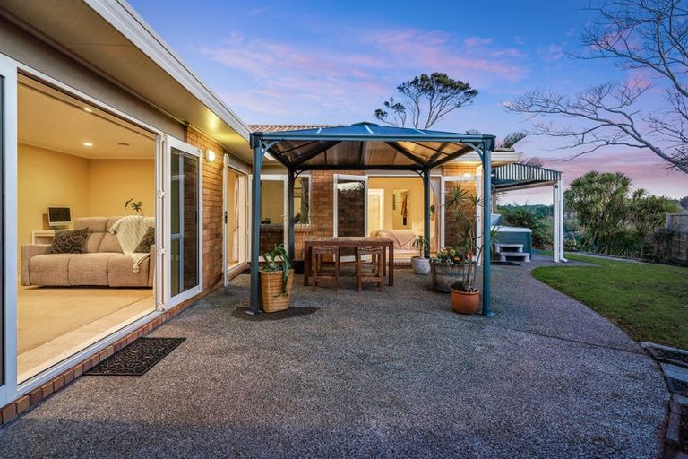 Photo of property in 46 Blue Heron Rise, Stanmore Bay, Whangaparaoa, 0932