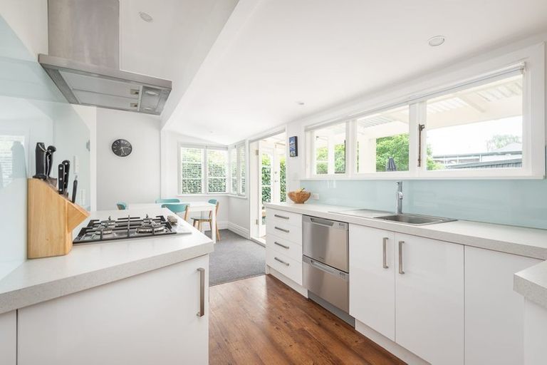 Photo of property in 17 Oxley Avenue, St Albans, Christchurch, 8014