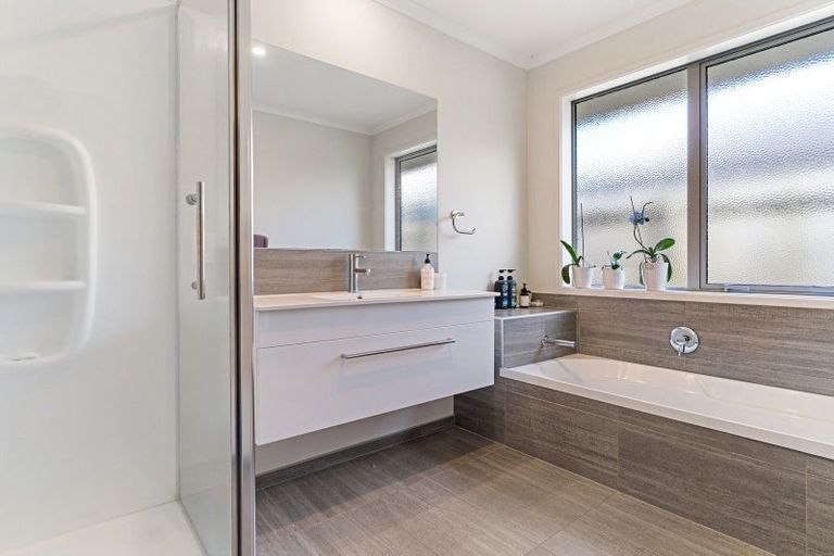 Photo of property in 39 Leet Crescent, Papamoa Beach, Papamoa, 3118