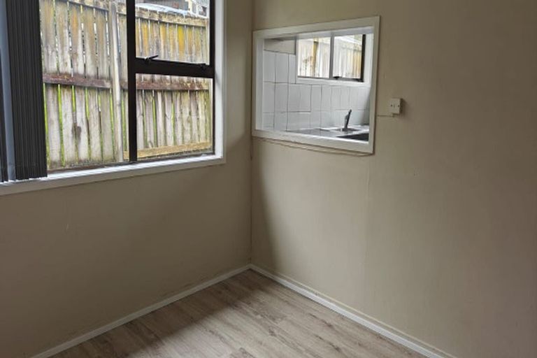 Photo of property in 22 Peterhouse Place, West Harbour, Auckland, 0618