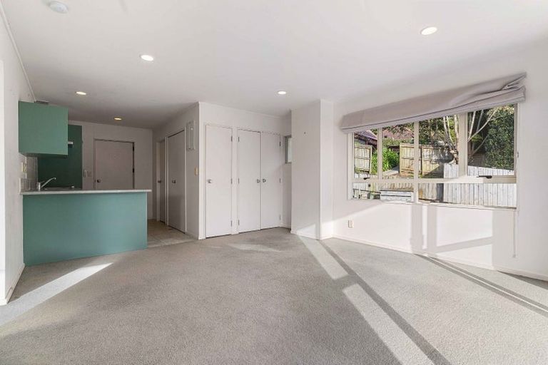 Photo of property in 4e/20 Ian Marwick Place, Birkenhead, Auckland, 0626