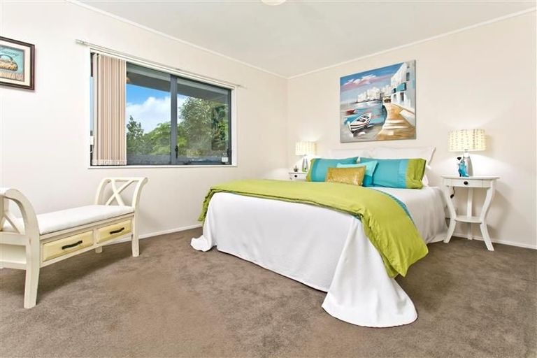 Photo of property in 106 Unsworth Drive, Unsworth Heights, Auckland, 0632