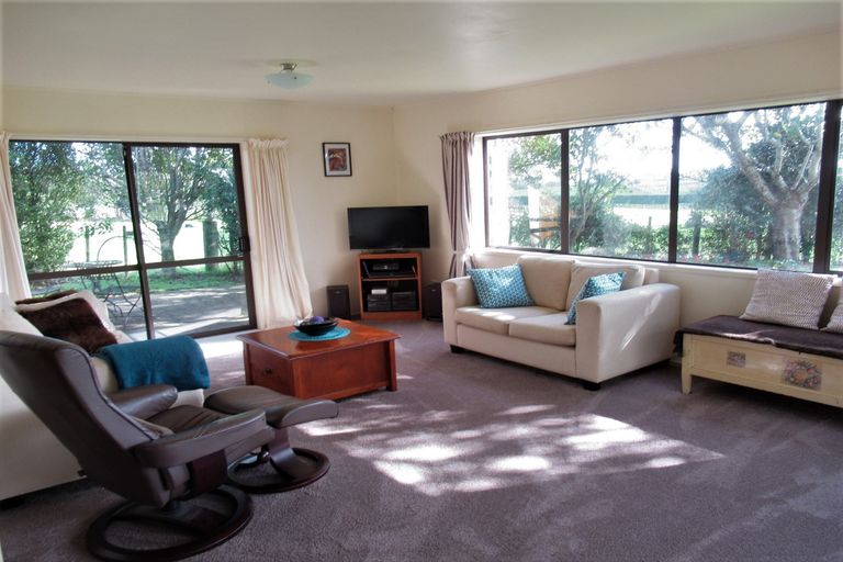 Photo of property in 110 Hall Road, Waiuku, 2681