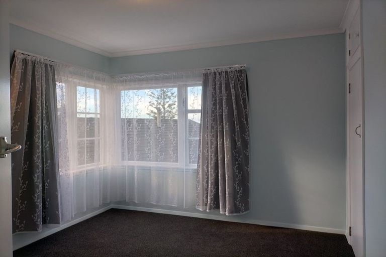 Photo of property in 3 View Road, Titahi Bay, Porirua, 5022
