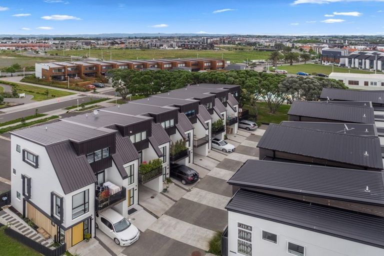 Photo of property in 10 Mayfly Lane, Hobsonville, Auckland, 0616
