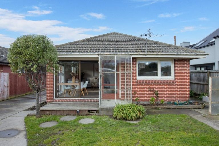 Photo of property in 2/25 Hills Road, Edgeware, Christchurch, 8013