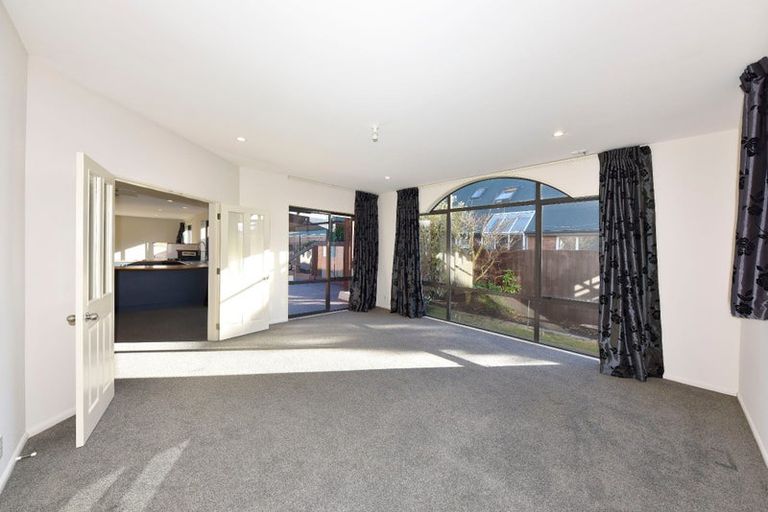 Photo of property in 10 Courtfield Close, Parklands, Christchurch, 8083