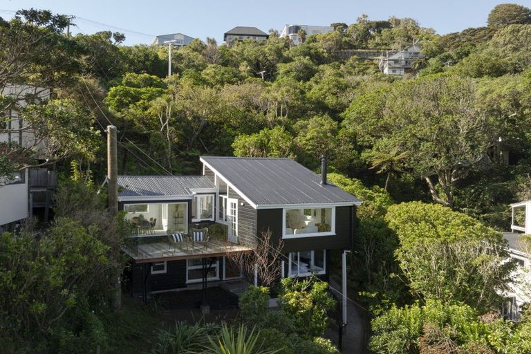 Photo of property in 7 Westhill Road, Point Howard, Lower Hutt, 5013