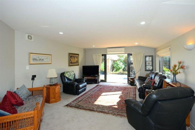 Photo of property in 5 Arundel Gate, Avonhead, Christchurch, 8042