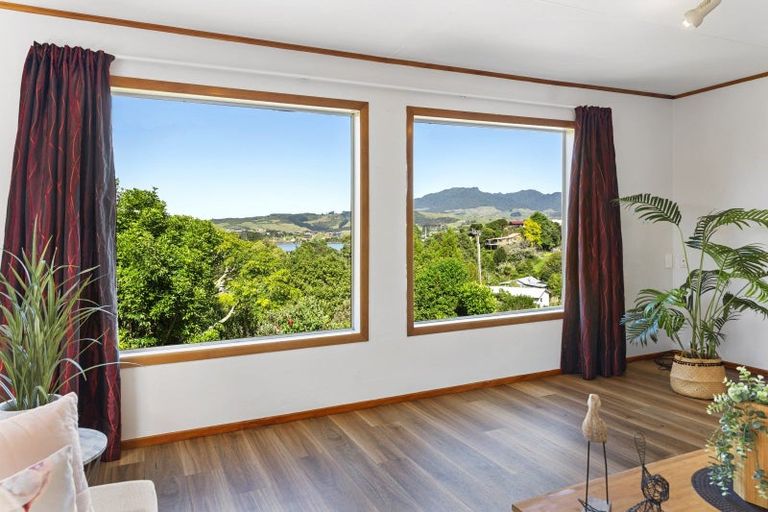 Photo of property in 2 East Street, Raglan, 3225