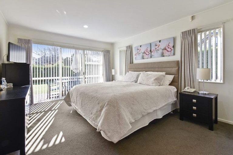 Photo of property in 40 Goodwood Drive, Goodwood Heights, Auckland, 2105