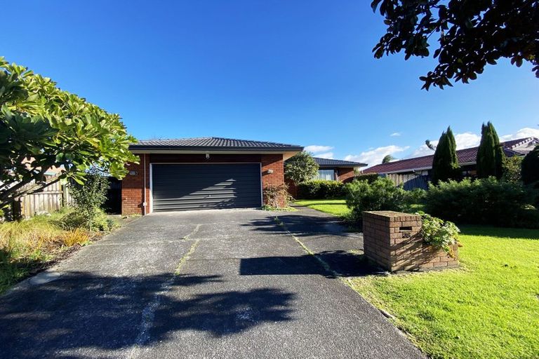 Photo of property in 38 West Fairway, Golflands, Auckland, 2013
