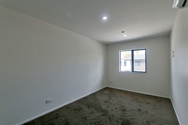 Photo of property in 17e Martin Place, Kelston, Auckland, 0602