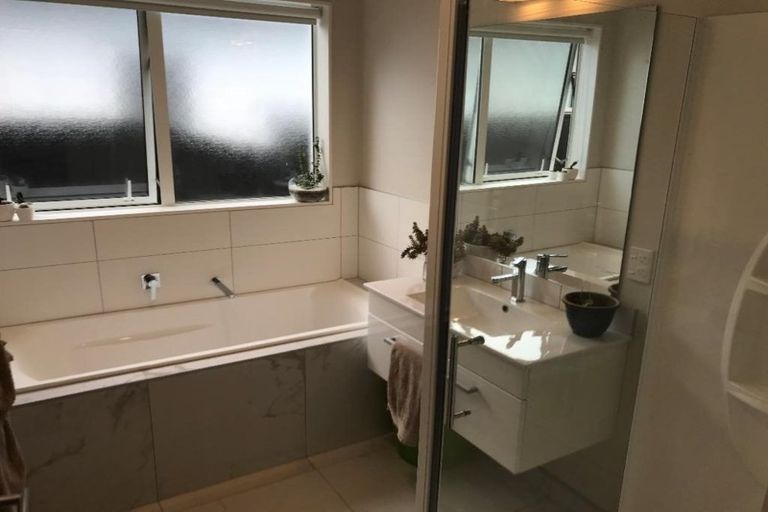 Photo of property in 21 Westerley Place, Long Bay, Auckland, 0630