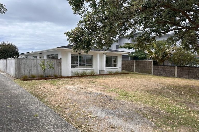 Photo of property in 1/10 Salem Place, Torbay, Auckland, 0630