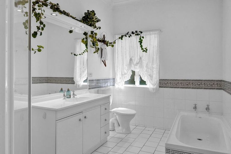 Photo of property in 4 Collins Street, Hawera, 4610