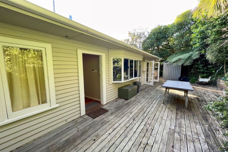 Photo of property in 114 Motuhara Road, Plimmerton, Porirua, 5026