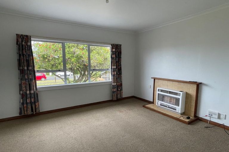 Photo of property in 1 Rangiora Street, Castlecliff, Whanganui, 4501