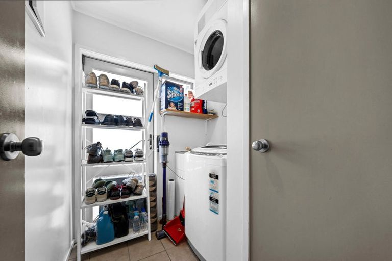 Photo of property in 2 Talmar Place, Massey, Auckland, 0614