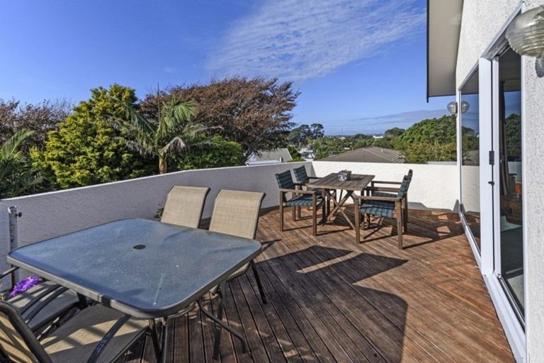 Photo of property in 8 Barrett Street, Westown, New Plymouth, 4310
