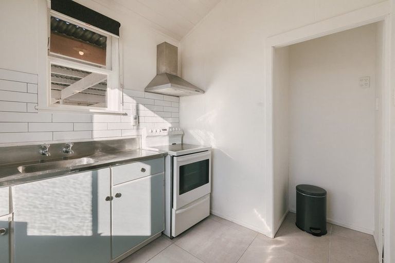 Photo of property in 74 Chelwood Street, Takaro, Palmerston North, 4412