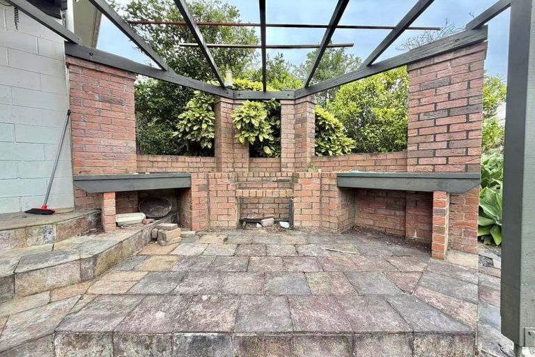 Photo of property in 121 Redoubt Road, Goodwood Heights, Auckland, 2105