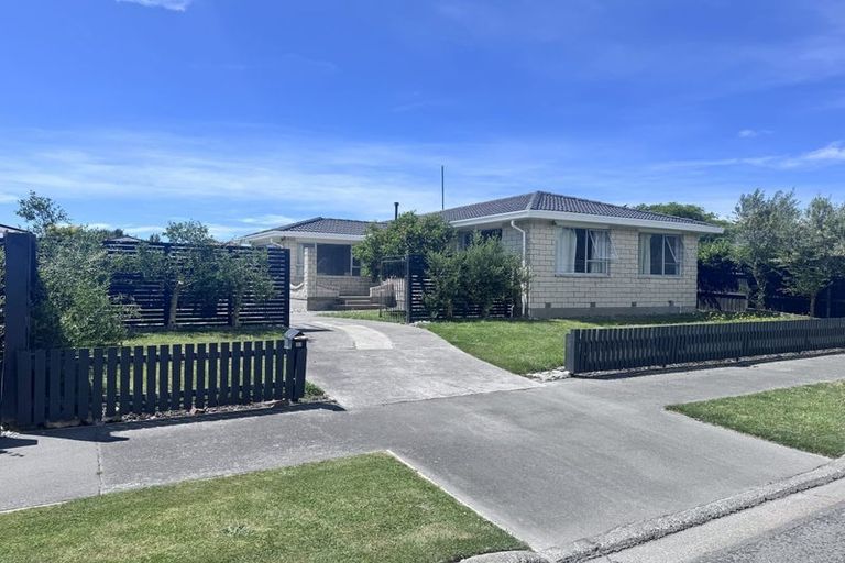 Photo of property in 32 Dunbarton Street, Redwood, Christchurch, 8051