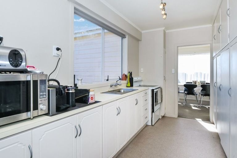Photo of property in 36 Roberts Road, Matakatia, Whangaparaoa, 0930
