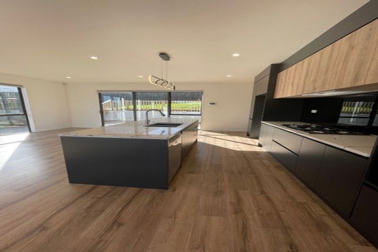 Photo of property in 4 Celestial Crescent, Orewa, 0931