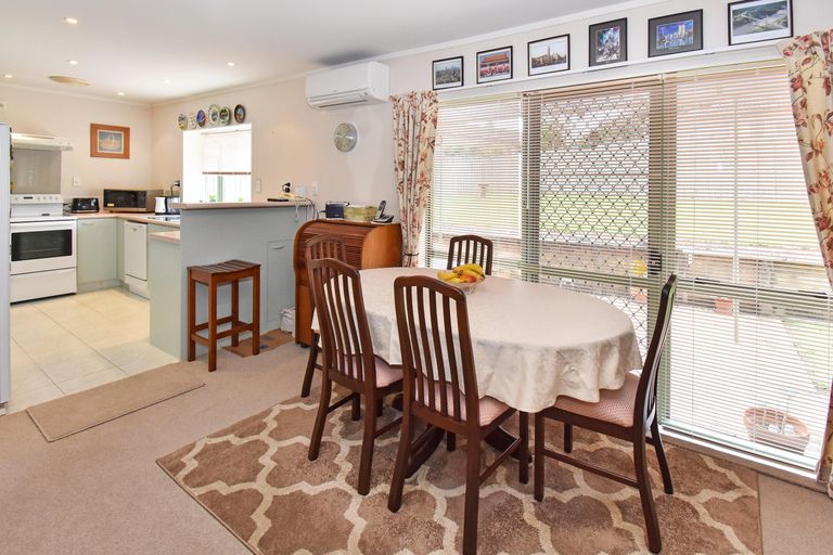 Photo of property in 15 Tonson Place, Weymouth, Auckland, 2103