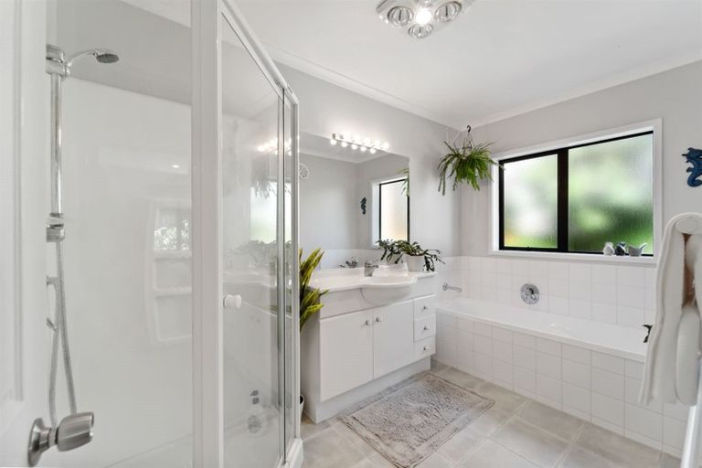 Photo of property in 17 Kate Sheppard Avenue, Torbay, Auckland, 0630