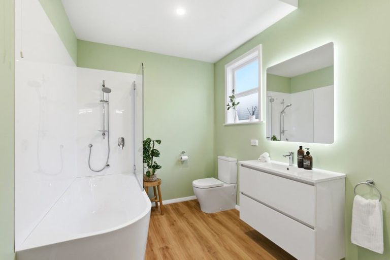 Photo of property in 24 Pembroke Road, Northland, Wellington, 6012