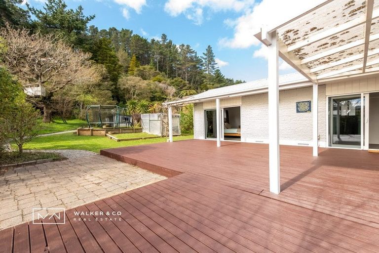 Photo of property in 5 Elmslie Road, Pinehaven, Upper Hutt, 5019