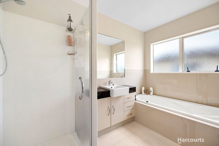 Photo of property in 24 Ravello Rise, Flat Bush, Auckland, 2019
