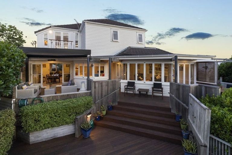 Photo of property in 31 Seaview Avenue, Northcote, Auckland, 0627