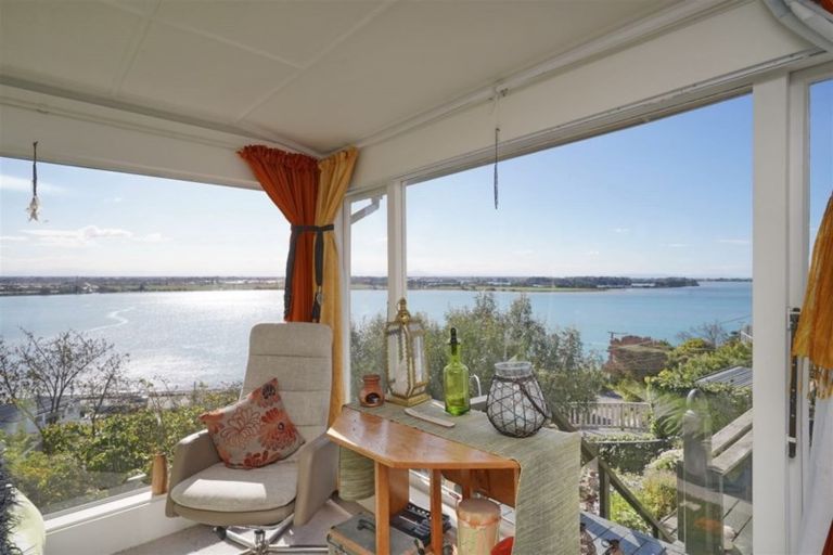 Photo of property in 23 The Brae, Mount Pleasant, Christchurch, 8081