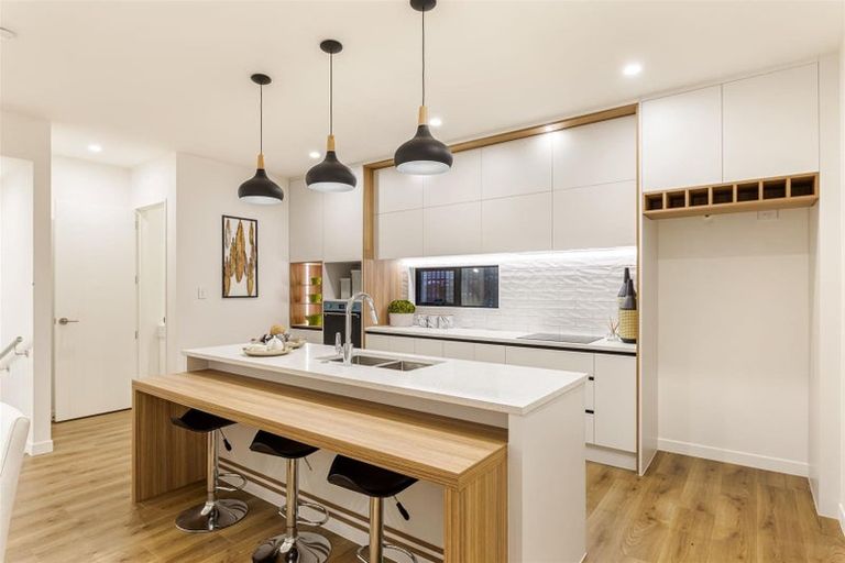 Photo of property in 20 Kuaha Road, Massey, Auckland, 0614