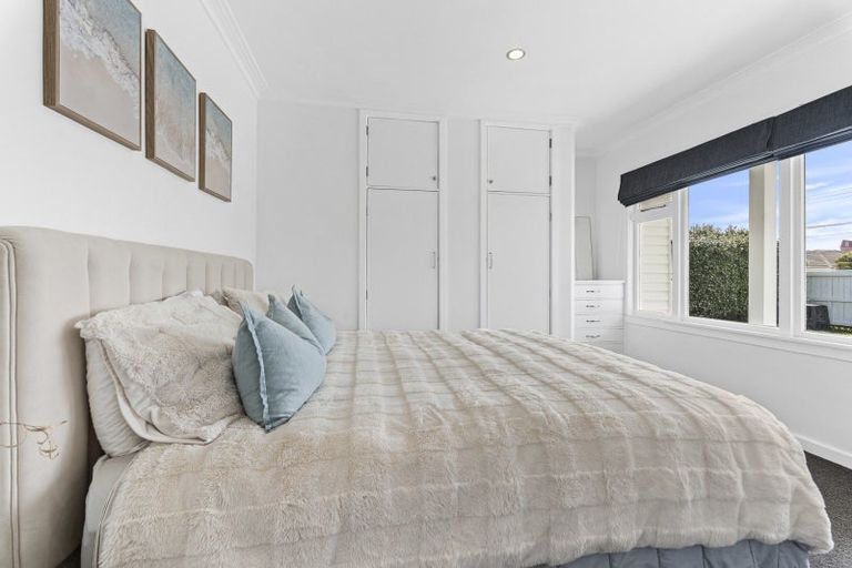 Photo of property in 130 Seaview Road, Westown, New Plymouth, 4310