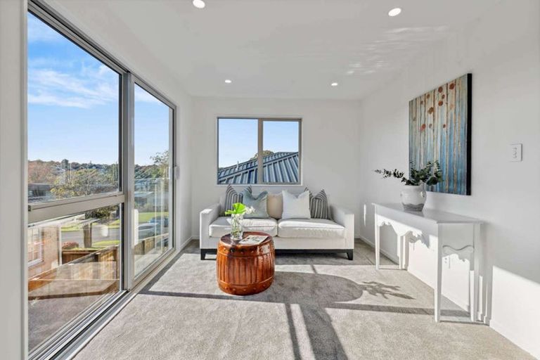 Photo of property in 7c Maroubra Place, Botany Downs, Auckland, 2010