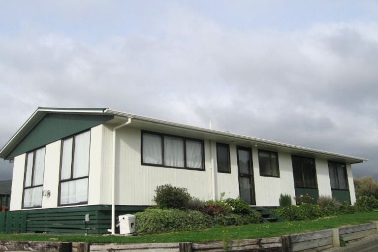 Photo of property in 20 Fenchurch Grove, Stokes Valley, Lower Hutt, 5019