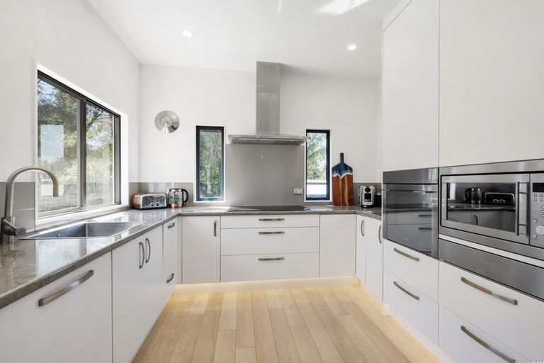 Photo of property in 6a Tallington Crescent, Torbay, Auckland, 0630