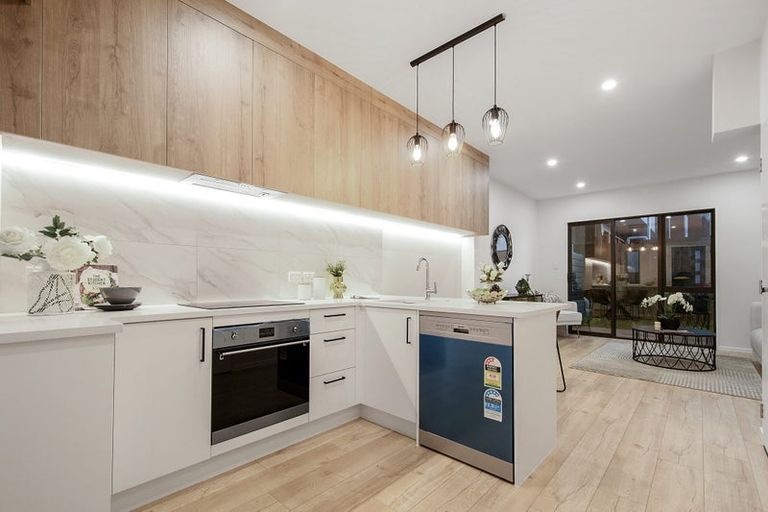 Photo of property in 2/6 Kereru Street, Henderson, Auckland, 0612