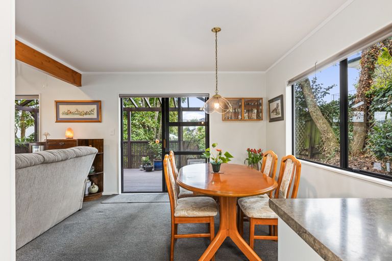 Photo of property in 2/3 Lantana Road, Green Bay, Auckland, 0604